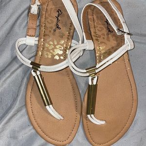 white and gold leopard print sandals 🧡